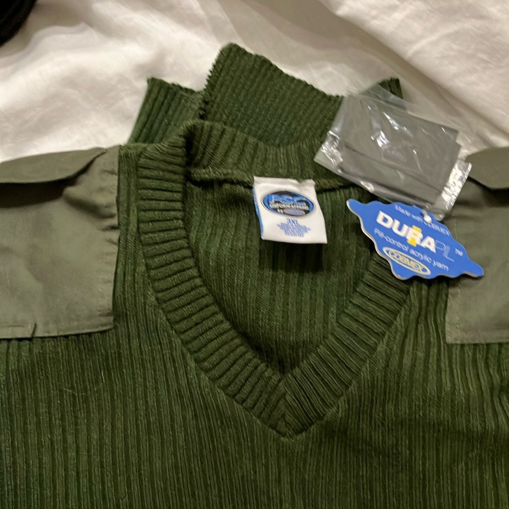 New Men's Olive Green Sweater